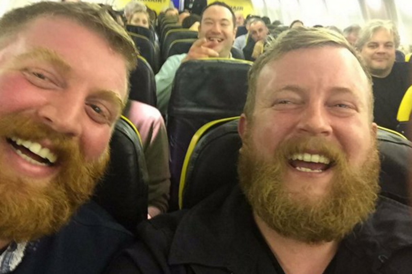دیدار تصادفی و عجیب دو همزاد در هواپیما